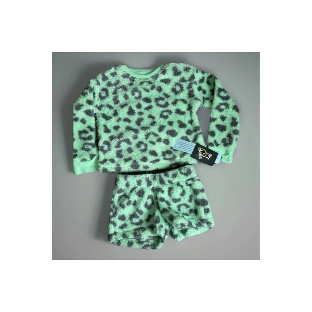 NWT Green Cheetah Fuzzy Art Class Pajamas